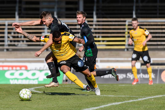 Varbergs Gabriel Altemark-Vanneryr och Frejs Alie Sesay