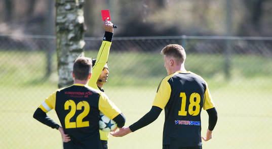 IFK Hässleholms Muhammed Resulovic får rött kort och visas ut i matchen i division 2 mellan IFK Hässleholm och Torn i Hässleholm 22 april 2017.  