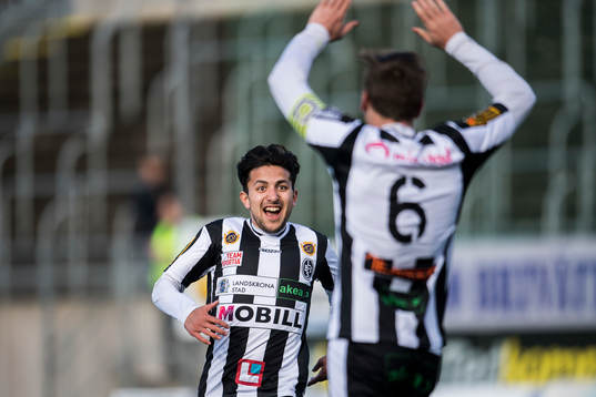 Landskronas Saber Azizi och Philip Andersson jublar