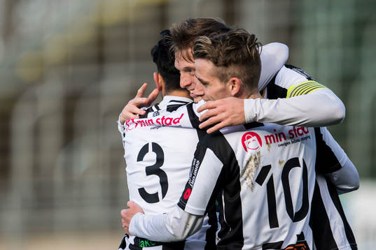 Landskronas Philip Andersson, Rasmus Alm och Saber Azizi jublar