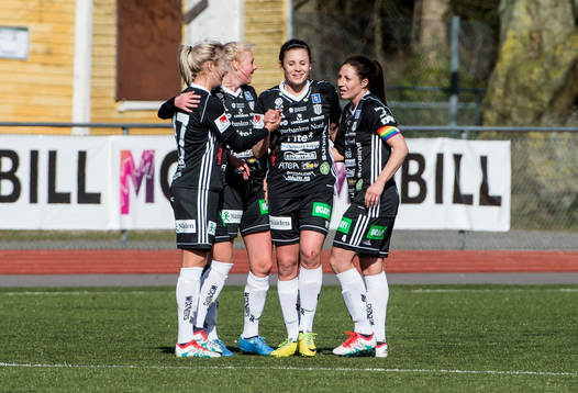 Piteås Lotta Ökvist, Elin Bragnum, Hanna Pettersson och Josefin Johansson jublar