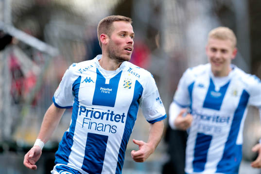 IFK Göteborgs Emil Salomonsson jublar efter att ha gjort 1-1 på straff