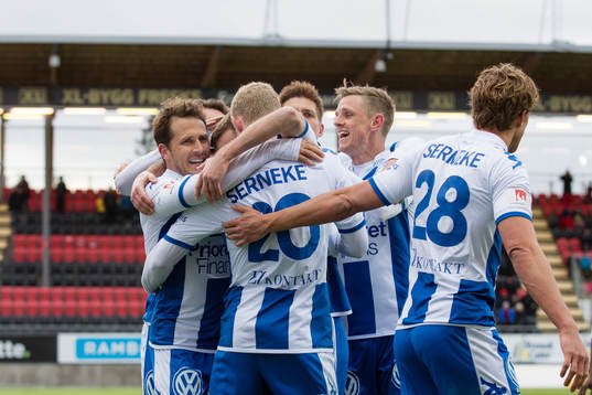 IFK Göteborg jublar efter att Emil Salomonsson kvitterat till 1-1