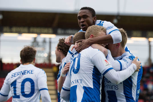 IFK Göteborg jublar efter att Emil Salomonsson kvitterat till 1-1