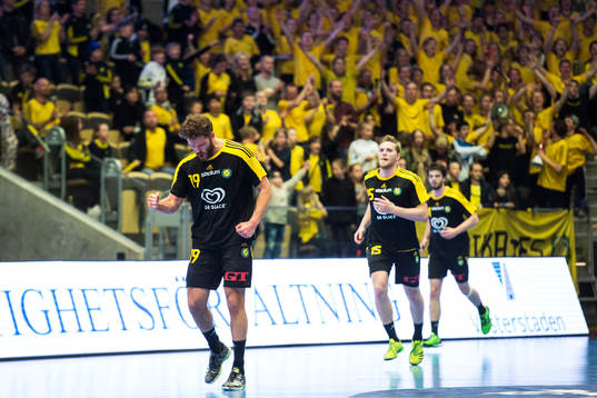 Sävehofs Niclas Fingren jublar