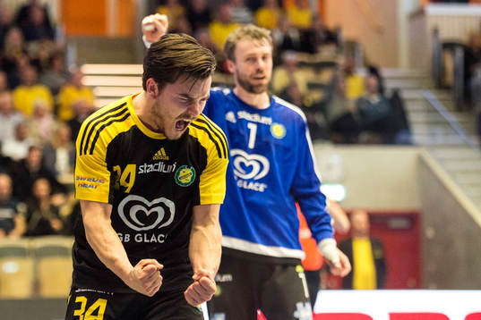 Sävehofs Sebastian Karlsson och målvakt Per Sandström