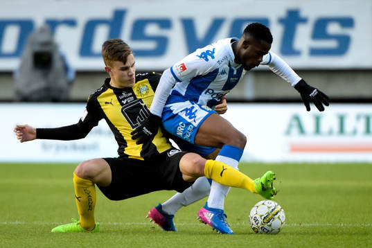 IFK Göteborgs Abdul Razak och Hammarbys Dusan Jajic