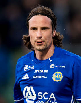 Sundsvalls Linus Hallenius spottar