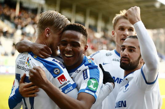 Norrköpings Kalle Holmberg, Niclas Eliasson, Sebastian Andersson och Christopher Telo jublar efter mål 2-0