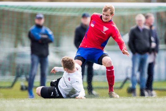 Hittarps Nicklas Nielsen och Tvååkers Johan Persson