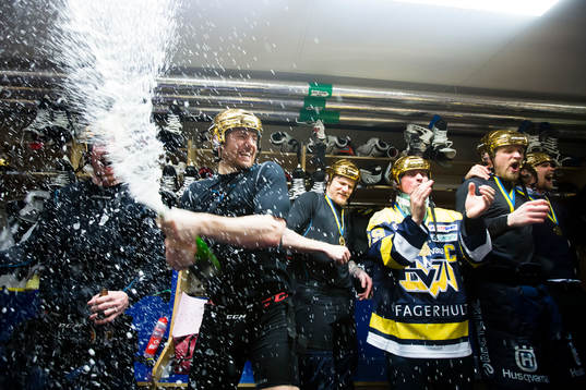 s Adam Almquist, Dylan Reese, Simon Önerud och Chris