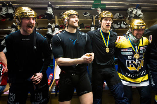 s Adam Almquist, Dylan Reese, Simon Önerud och Chris