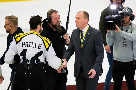 s tränare Johan Lindbom