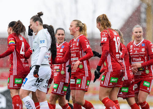 Piteås Julia Karlenäs jublar