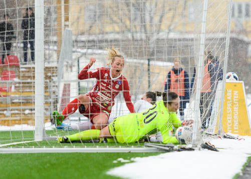 Piteås Julia Karlenäs jublar