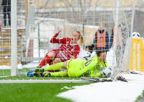 Piteås Julia Karlenäs jublar