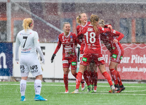 Piteås Julia Karlenäs (m) jublar