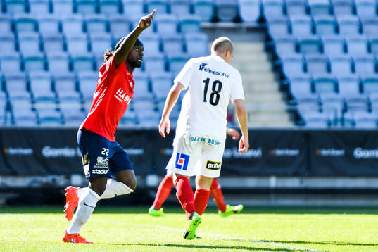 ÖÖrgrytes Martin Kayongo-Mutumba jublar efter 1-1 på straff