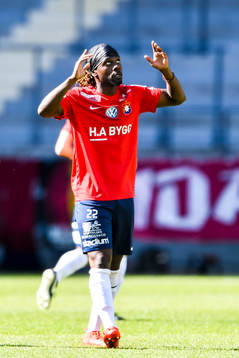 Örgrytes Martin Kayongo-Mutumba jublar efter 1-1 på straff
