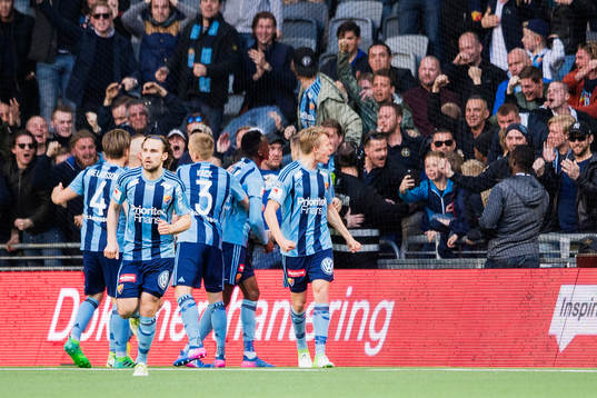 Djurgårdens spelare jublar efter att Philana Tinotenda Kadewere gjort 3-3 
