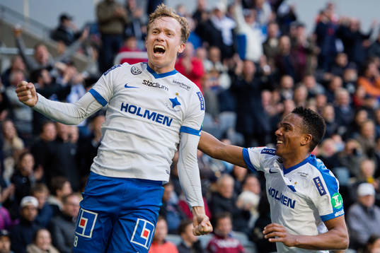 Norrköpings Gudmundur Thorarinsson gör 2-3 och jublar med Niclas Eliasson