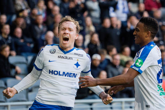 Norrköpings Gudmundur Thorarinsson gör 2-3 och jublar med Niclas Eliasson