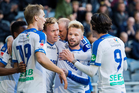 Norrköpings Sebastian Andersson, Gudmundur Thorarinsson, Nicklas Bärkroth och David Moberg Karlsson jublar efter 2-3