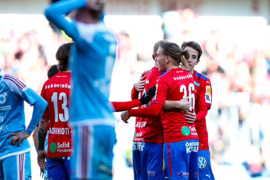  Helsingborgs Peter Larsson jublar efter 2-0