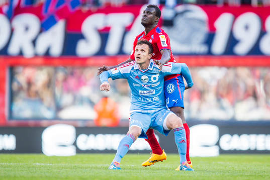 Degerfors Shpetim Hasani och Helsingborgs Edwin Gyimah  i