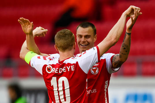 Kalmars Melker Hallberg och Tobias Eriksson  jublar efter 1-0