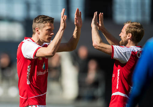 almars Viktor Elm jublar tillsammans med Markus Thorbjörnsson efter sitt 2-0 mål 