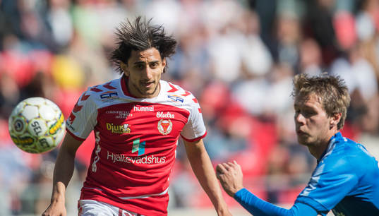 Kalmars Mahmoud Eid  och Halmstads Marcus Johansson 