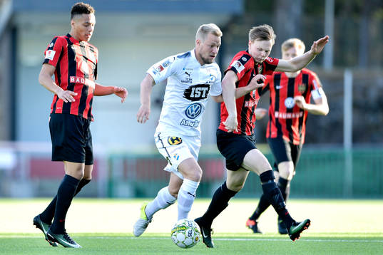 Östers Sebastian Crona och Brommapojkarnas Tim