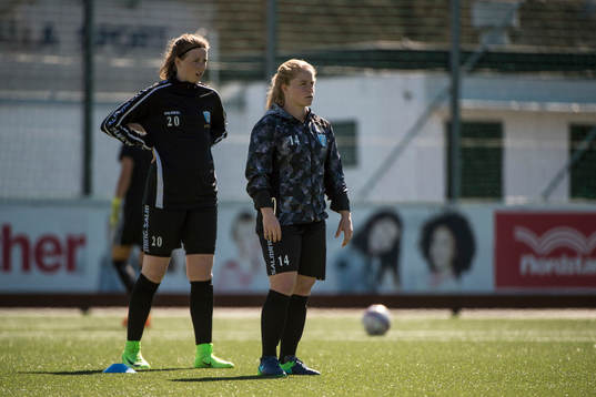 Göteborgs Felicia de Feo och Savannah Levin