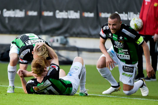 GAIS Niclas Andersén, Dan Keat och Malkolm Moenza jublar efter 2-1