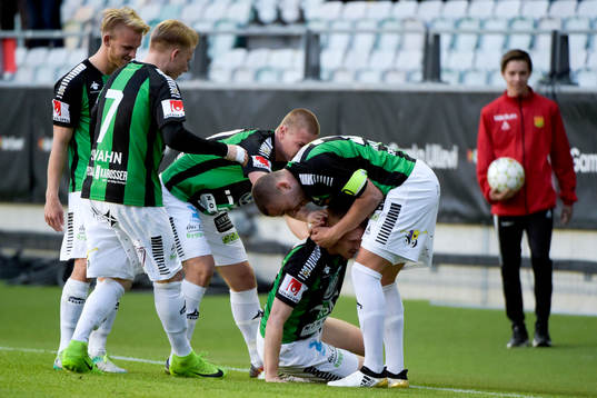 GAIS Dan Keat jublar med lagkamrater efter 2-1