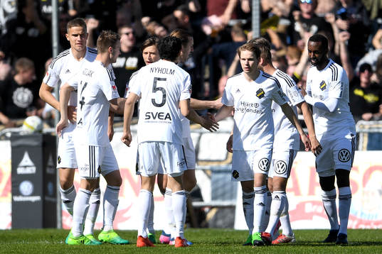 s Johan Blomberg jublar efter 0-1 under fotbollsmatchen i Allsvenskan mellan Halmstad och AIK den 6 maj 2017 i Halmstad.