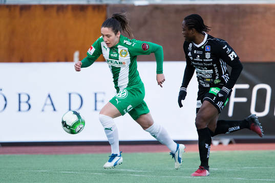 Hammarbys Alma Nygren och Piteås Faith Ikidi