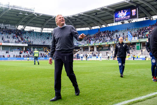 IFK Göteborgs tränare Jörgen Lennartsson tackar publiken
