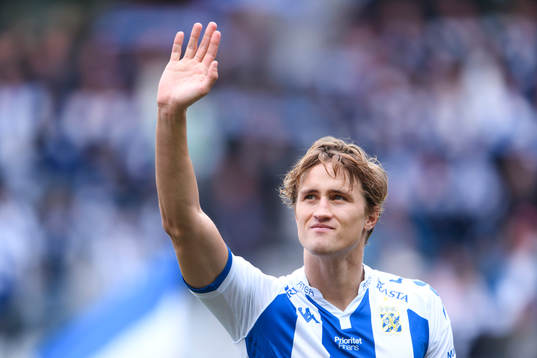 IFK Göteborgs Thomas Rogne vid lineup innan fotbollsmatchen i Allsvenskan mellan IFK Göteborg och Kalmar den 7 maj 2017 i Göteborg.