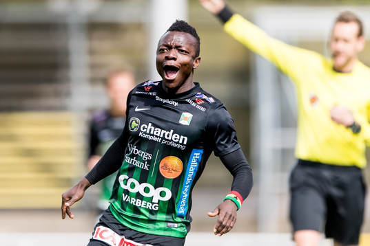Varbergs Thomas Boakye jublar efter 1-0