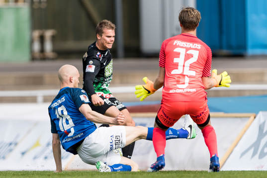Varbergs Elias Andersson oroar Norrbys Viktor Nilsson och