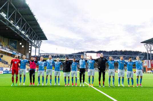 Malmö FFs spelare tackar supportrarna