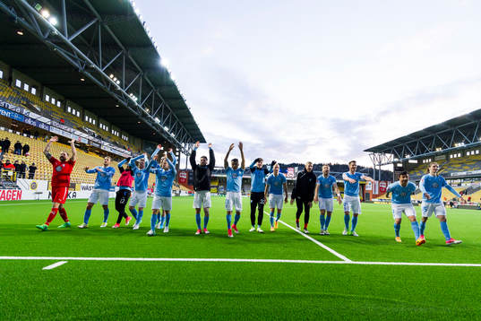 Malmö FFs spelare tackar supportrarna