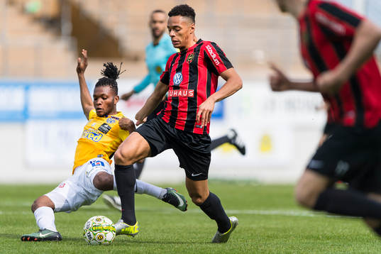 Falkenbergs Enock Kwakwa och Brommapojkarnas Kevin Kabran