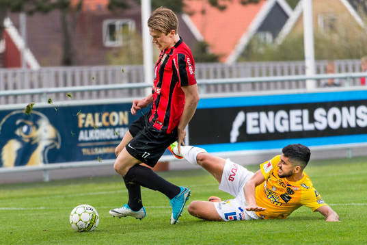 Brommapojkarnas Viktor Gyökeres och Falkenbergs Mahmut