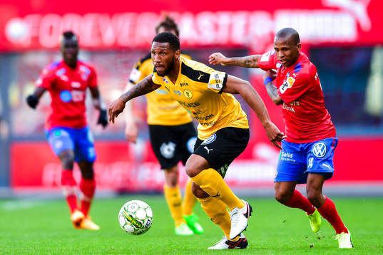 Frejs Alie Sesay och Helsingborgs Bradley Surprise Ralani