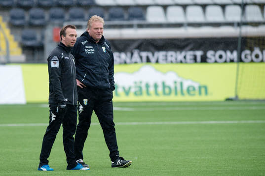 Fysio Roland Kaldus och tränare Jörgen Lennartsson