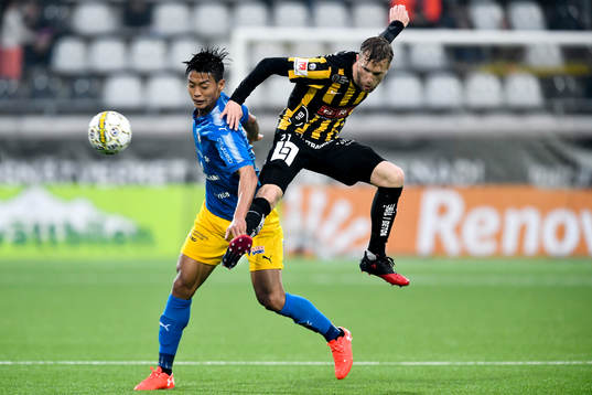 Halmstads Kosuke Kinoshita och Häckens Rasmus Lindgren