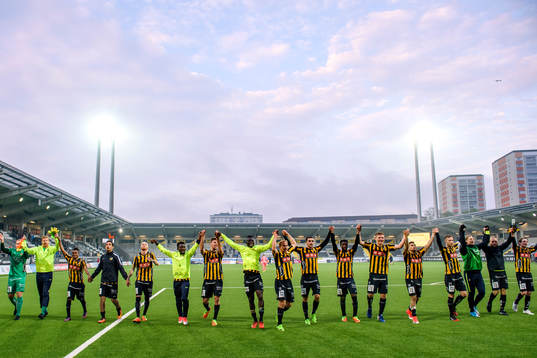 Häckens spelare tackar publiken